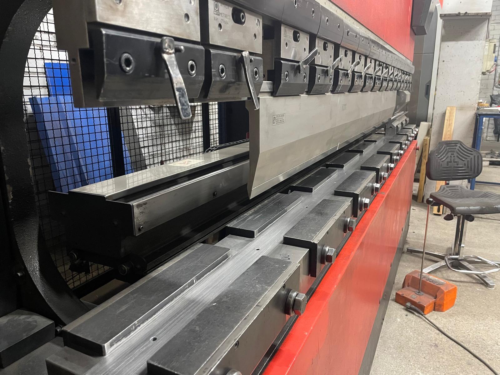 2601131_Amada HFE-3_10